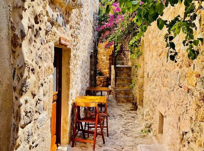 Vecchia Casa Sterna מונמבאסיה